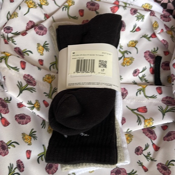 Nike (3 pairs) Performance
Multi-Color Cushioned Crew Socks
SX4719-967 - Picture 14 of 16